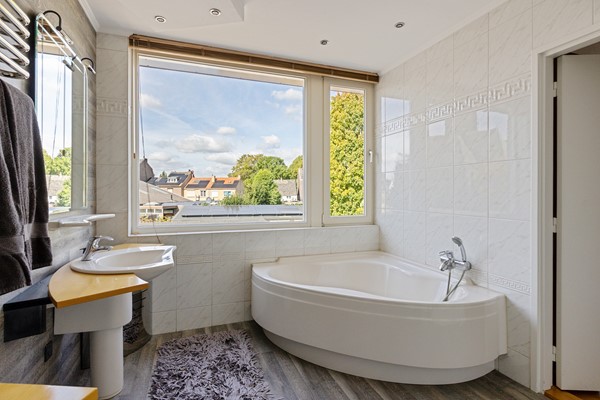 Photo - For sale: UNIQUE OPPORTUNITY! DETACHED, ABUNDANT SPACE. SCHEDULE YOUR VIEWING!
